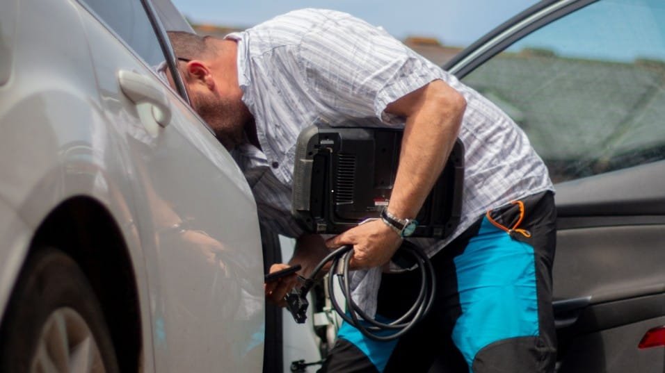 Our mobile locksmith expert work on a car key solution